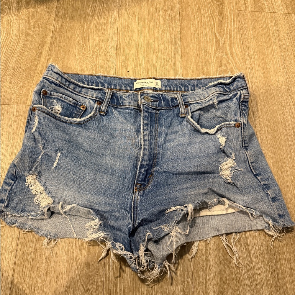 Abercrombie & Fitch denim The Mom Short High Rise